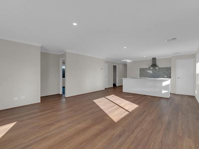 348 Lake Valley Drive, Lakelands WA 6180