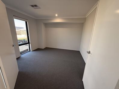 5 Brumlow Way, Lakelands WA 6180