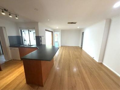 104 Castlecrag Drive, Kallaroo WA 6025
