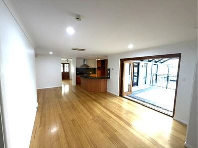 104 Castlecrag Drive, Kallaroo WA 6025