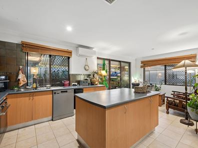 13 Mariana Close, Maddington WA 6109