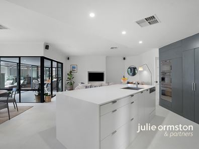 27 Robertson Court, Kingsley WA 6026