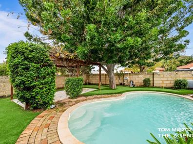 18 Wellington Street, Queens Park WA 6107