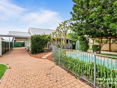 18 Wellington Street, Queens Park WA 6107