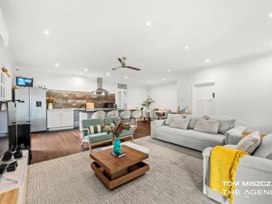 18 Wellington Street, Queens Park WA 6107