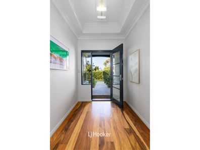 27 Naroona Drive, Dalyellup WA 6230