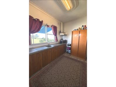 397 Albany Highway, Orana WA 6330