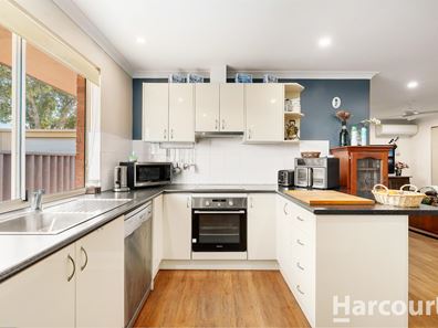 8 Scrubbird Court, Greenfields WA 6210