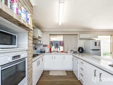 16 Empire Way, Thornlie WA 6108