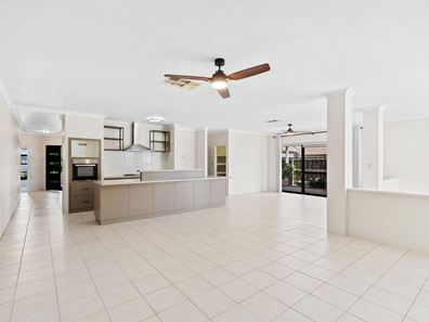 21 Senecio Way, Halls Head WA 6210