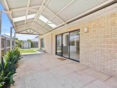 21 Senecio Way, Halls Head WA 6210