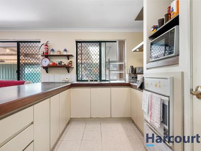 24 Garrett Corner, Parmelia WA 6167