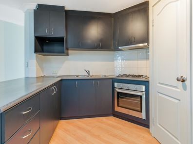2/2 York Avenue, Bentley WA 6102