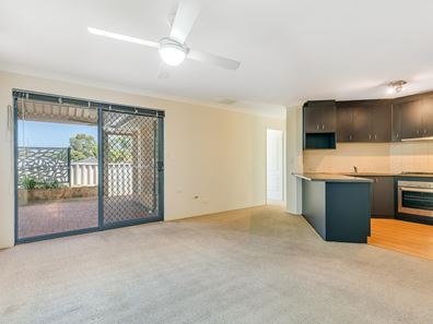 2/2 York Avenue, Bentley WA 6102