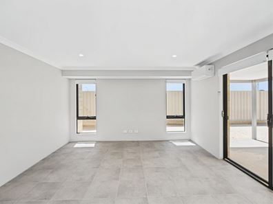 4 Hull Way, Two Rocks WA 6037