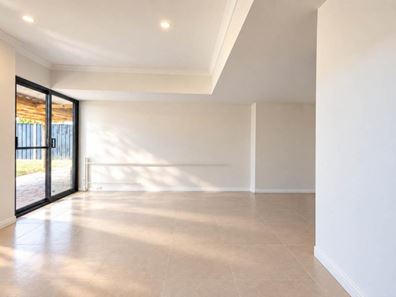 5 Madeira Avenue, Beechboro WA 6063
