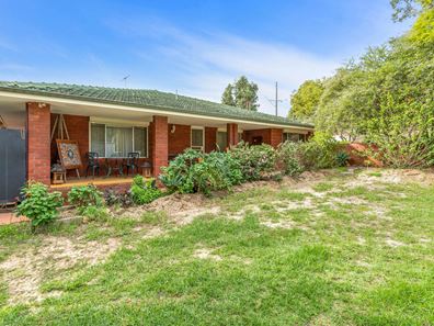 32 Canns Road, Mount Nasura WA 6112