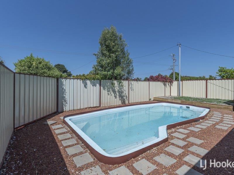 2 Hampton Court, Thornlie WA 6108