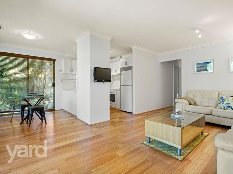 1/17 Moore Gardens, Kardinya