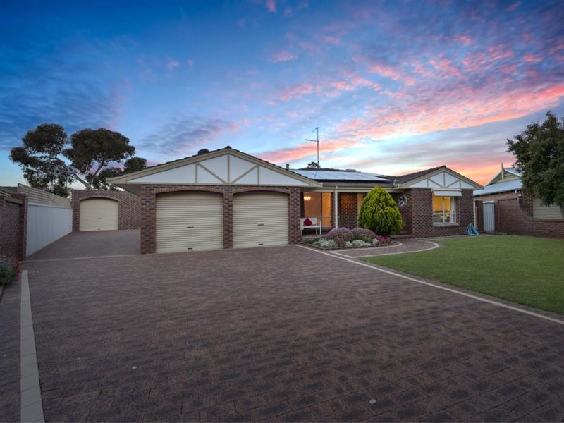 2 Glenroy Close, Halls Head WA 6210
