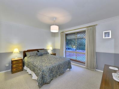 2 Glenroy Close, Halls Head WA 6210