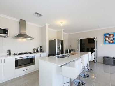 13 Lee-Steere Crescent, Piara Waters WA 6112