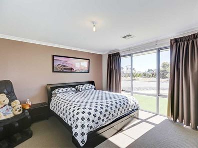13 Lee-Steere Crescent, Piara Waters WA 6112