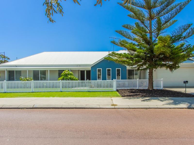 14 Grandmere Parade, Meadow Springs