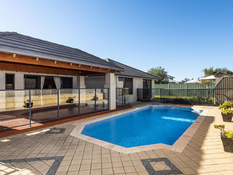 10 Bancoura Parkway, Secret Harbour