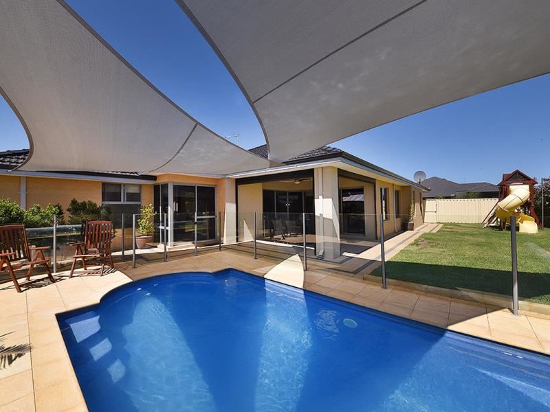 1 Loretta Fairway, Carramar
