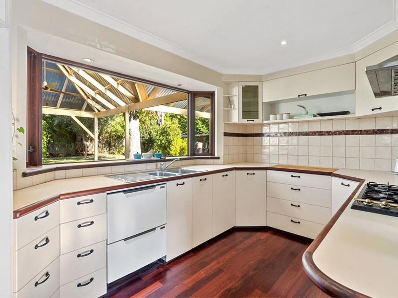 51 Tullamore Avenue, Thornlie