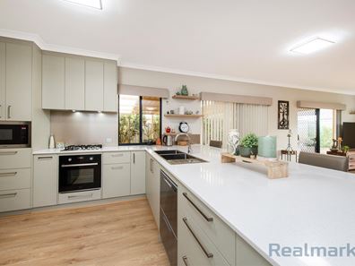 17 Wuraling Pass, Wannanup WA 6210