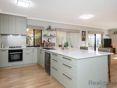 17 Wuraling Pass, Wannanup WA 6210