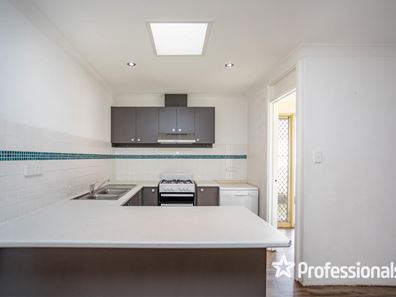 7 Symes Close, Seville Grove WA 6112