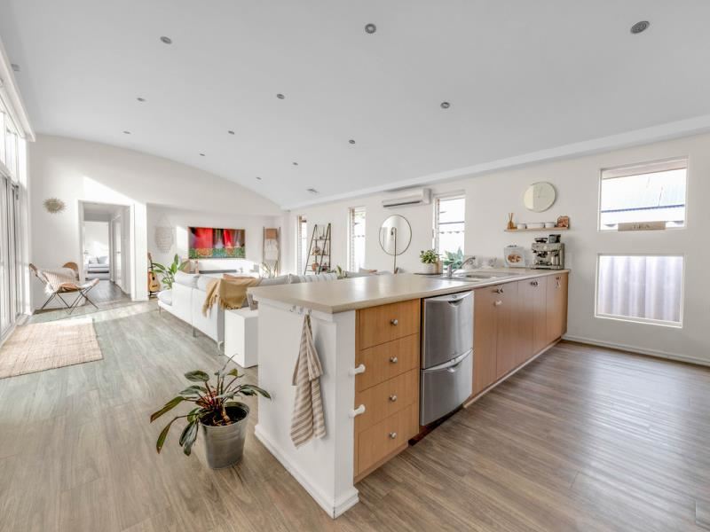 17 Maidstone Parade, Secret Harbour
