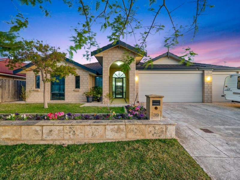 39 Waratah Circle, Halls Head WA 6210