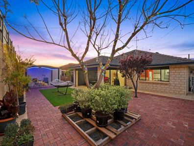 39 Waratah Circle, Halls Head WA 6210