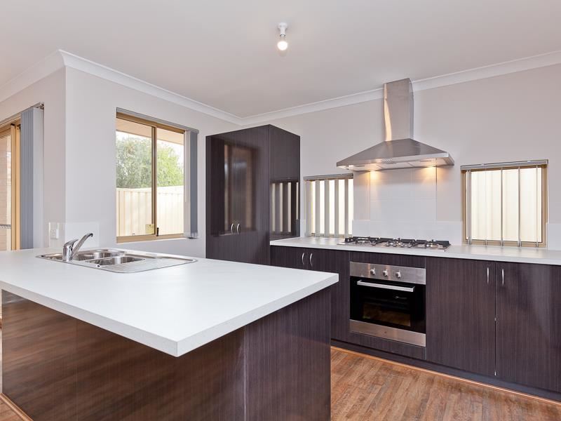 2/15 Forrest Road, Armadale