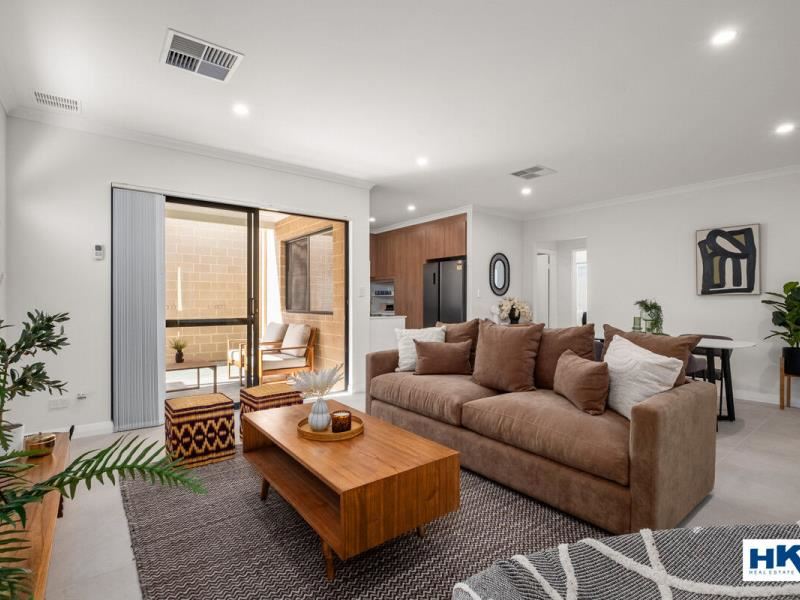 2/4 Cleland Pass, Ellenbrook