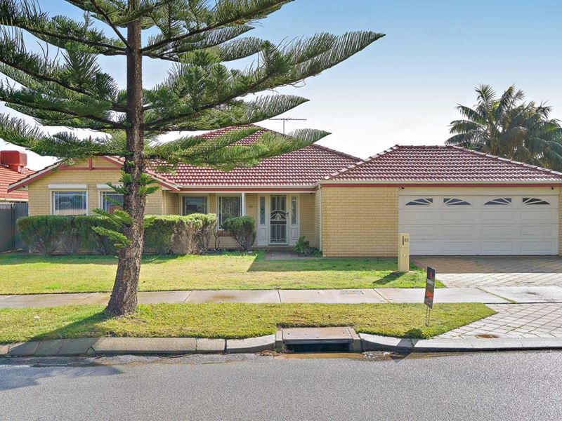 83 Harrington Waters Drive, Waikiki