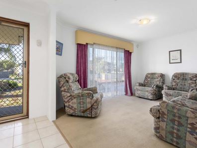 5 Oakdale Close, Halls Head WA 6210