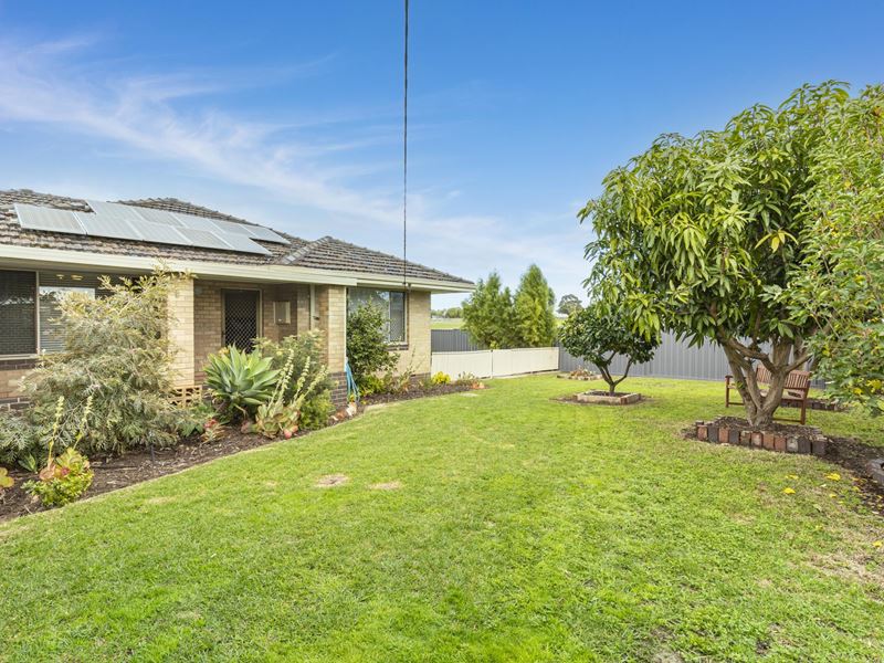 11 Benara Road, Caversham WA 6055