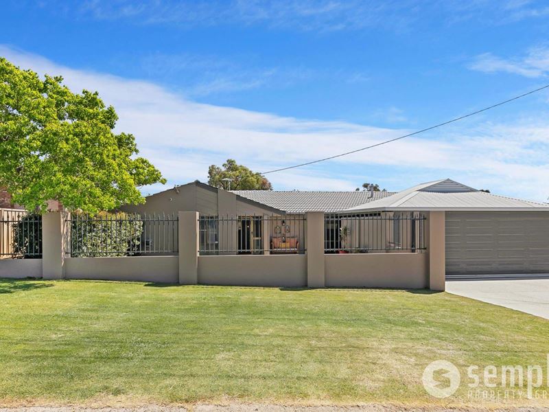 13 Hawkesbury Drive, Willetton