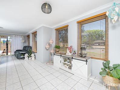 11/7 Yarra Court, Carramar WA 6031