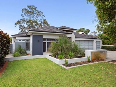 4 Peter Way, Rossmoyne WA 6148