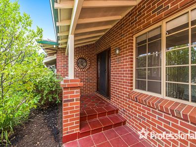 10 Rockbank Place, Kiara WA 6054