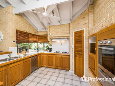 10 Rockbank Place, Kiara WA 6054