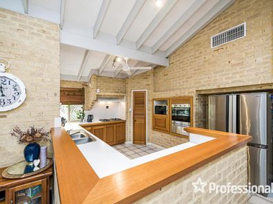 10 Rockbank Place, Kiara WA 6054