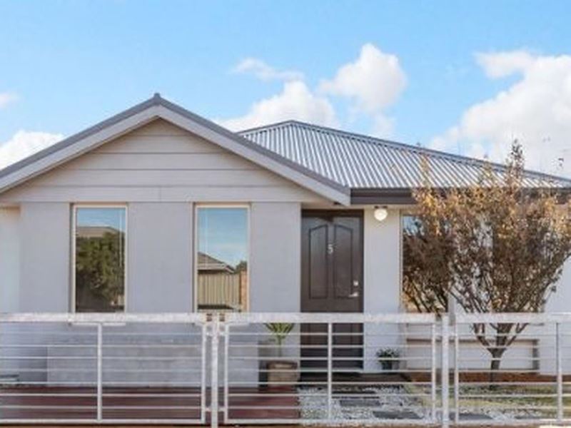 5 Casterton Road, Byford
