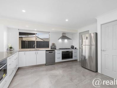 21 Karrawa Gardens, Port Kennedy WA 6172